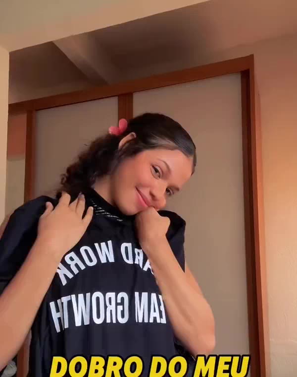 Bela mostrando o kit da Growth